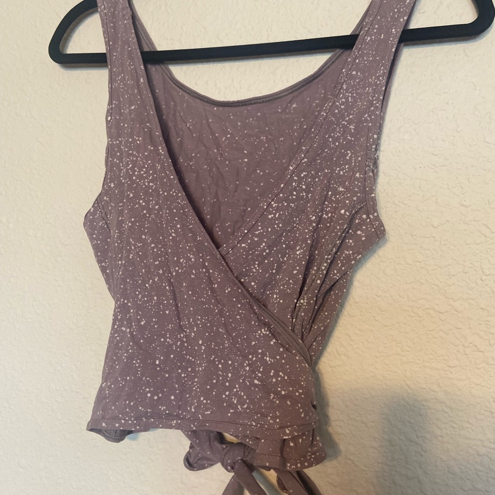 Lululemon it’s a tie top